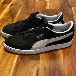 Puma Men’s Size 10 Suede Black White Sneakers- Nearly new!